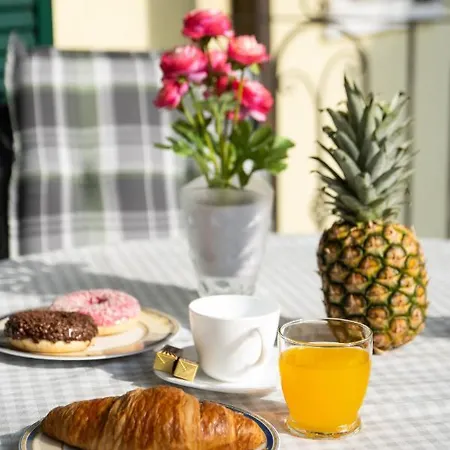 Summer Breeze With A Pool Apartment