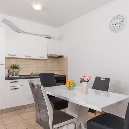 Summer Breeze With A Pool Opatija